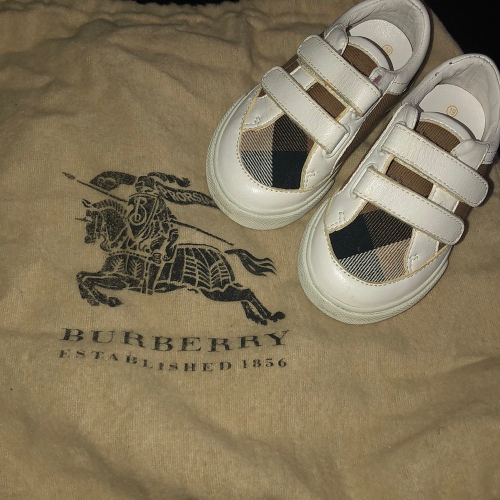 Burberry trainers size 19 aka 4c